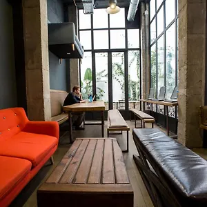 Hostel Black Swan
