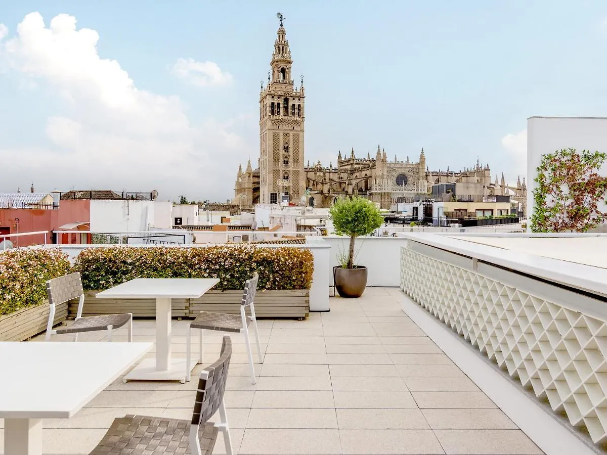 Numa Seville Molina 2*,